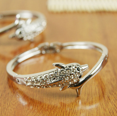 手鐲-銀飾加工批發(fā) 千足銀 林鳳祥女士精品 時尚銀鐲子 純銀手鐲正品采購平臺求購產(chǎn)品詳情